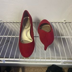 Red pumps